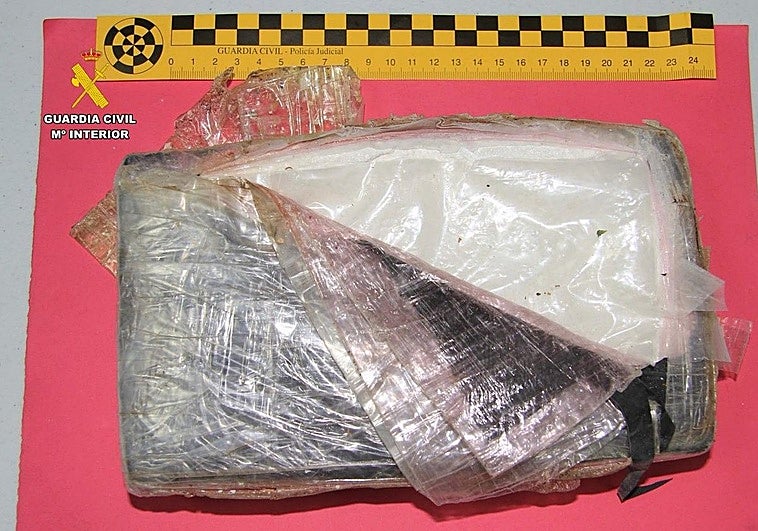 Golpe al tráfico de cocaína entre Madrid y Cáceres: dos kilos incautados y diez mil euros en efectivo